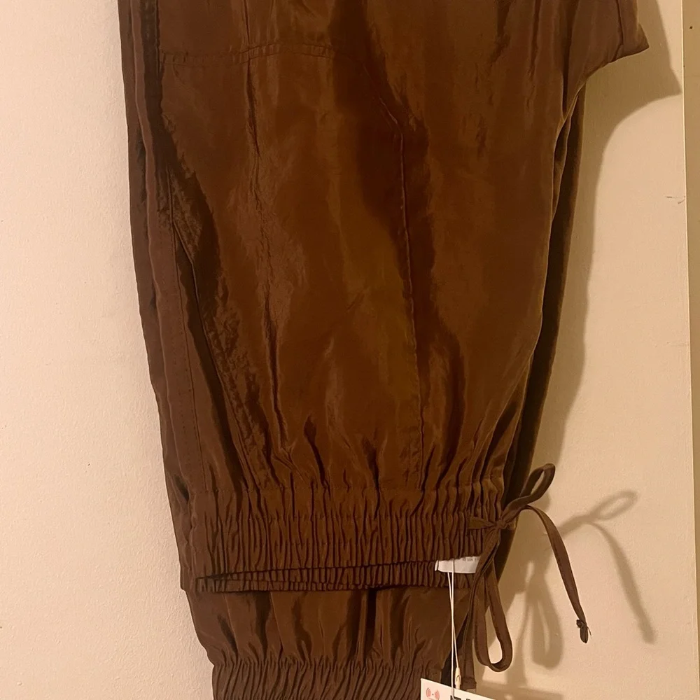 Zara Brand New pants Size L
Brown Drawstring Pants - Picture 3 of 3